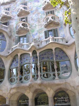 Дом Батльо – Дом Костей, Барселона, архитектор Антонио Гауди