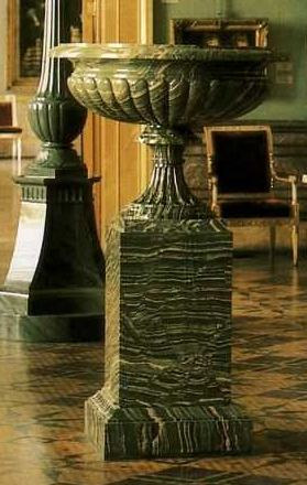 Большая ваза из яшмы