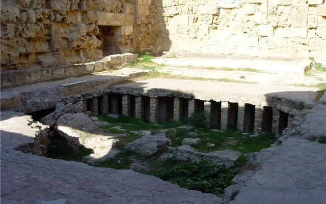 Кипр. Римская терма. Перекрытие на пуццоланом цементе лежащее на кирпичных столбах