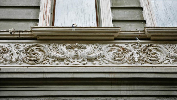 Лепной орнамент на фасаде дома